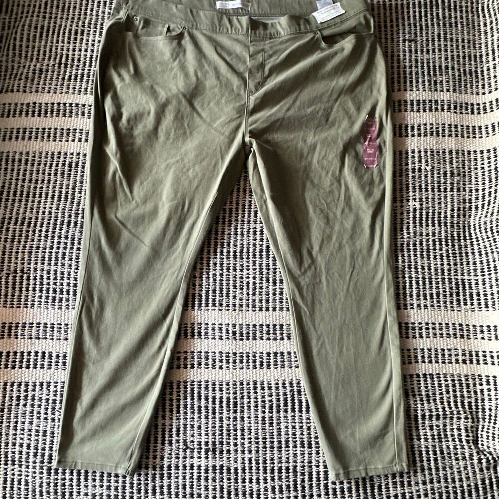 Levi’s Pull on skinny jeans Size 28M W39 L30 Olive green Jeans NWT